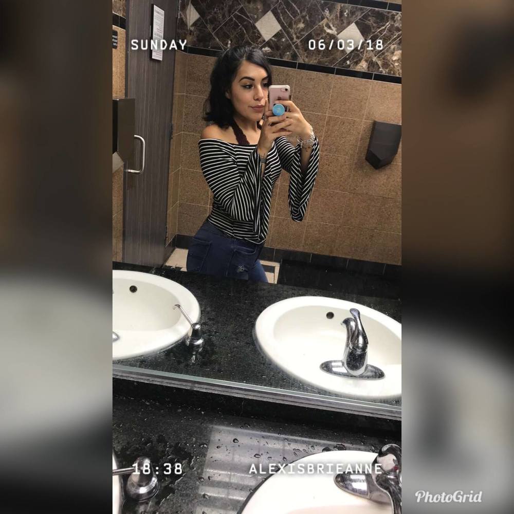 Meet your Posher, Alexis